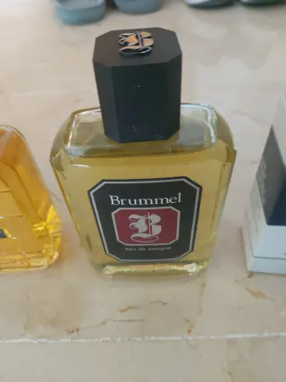 VENDO LOTE DE COLONIA Y  AFTER SHAVE .