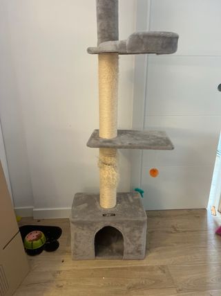 Árbol rascador para gatos ajustable