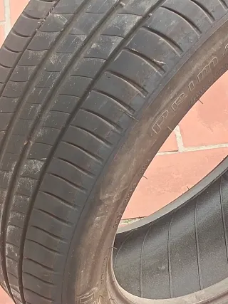 Neumatico. Michelin en buen estado listo para usar