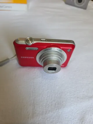Cámara Samsung Roja ES65