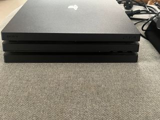 PlayStation 4 Pro 1TB Nero + 4 Giochi