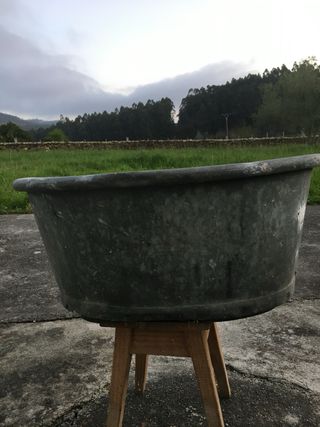 Vecchie vasche da bagno in zinco, diversi modelli di 50 anni fa