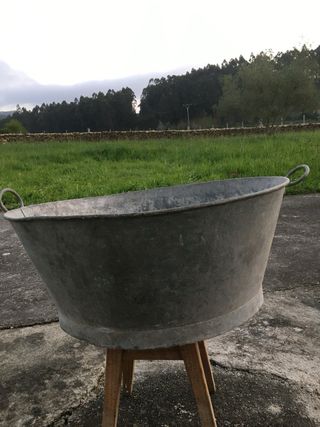 Vecchie vasche da bagno in zinco, diversi modelli di 50 anni fa