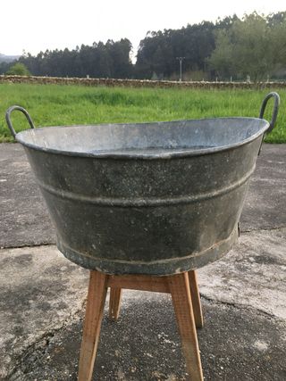 Vecchie vasche da bagno in zinco, diversi modelli di 50 anni fa