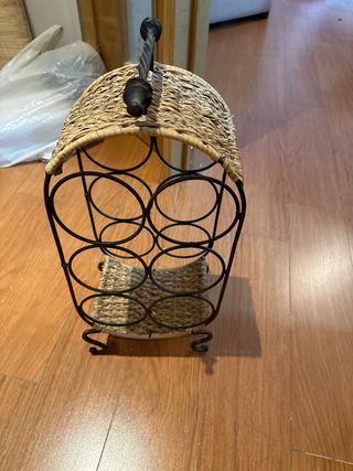 Botellero de mimbre y metal