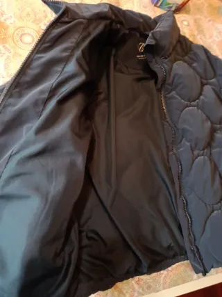 Cazadora acolchada mujer negra