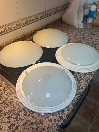 Lámparas de techo blancas (5 unidades) . Todas 12€