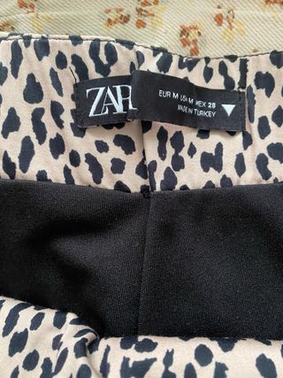 Falda corta Zara estampado leopardo