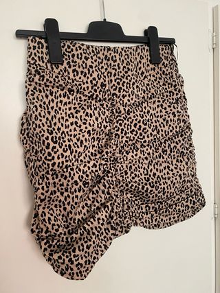 Falda corta Zara estampado leopardo