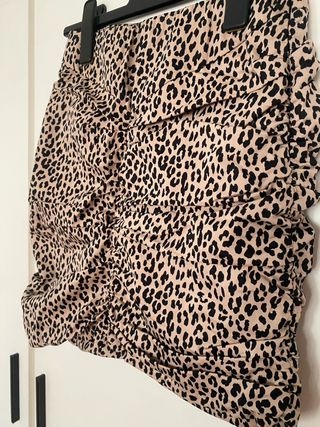 Falda corta Zara estampado leopardo