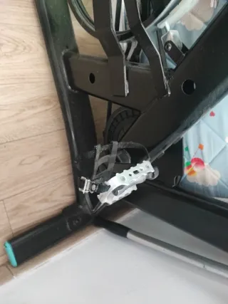 Bicicleta estática negra y azul