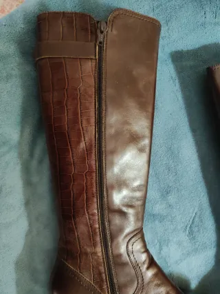 Botas altas de piel marrones