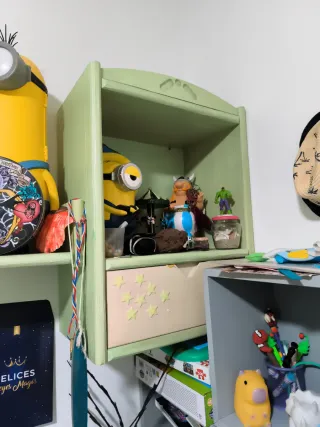 Estantería infantil verde. Madera maciza