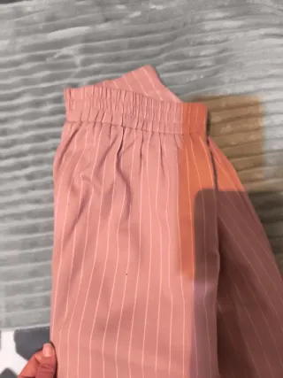 Traje de chaqueta rosa a rayas