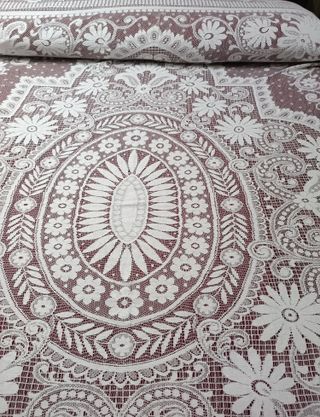 Colcha antigua calada blanca Francesa