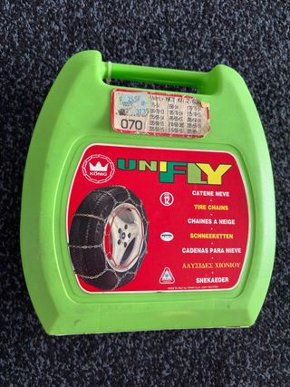 Cadenas para nieve coche.