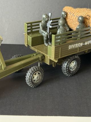 Camión con Pieza de Artillería Gozan