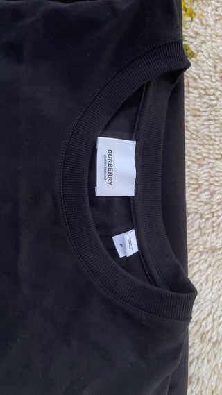 T-shirt Burberry nera nuova senza etichetta