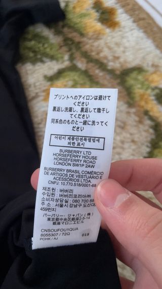 T-shirt Burberry nera nuova senza etichetta