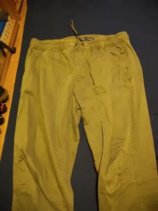 Pantalón cargo Zara verde oliva