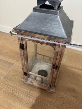 Lanterna in legno e metallo media