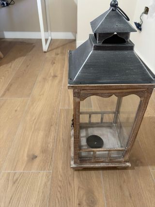 Lanterna in legno e metallo media