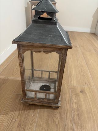 Lanterna in legno e metallo media