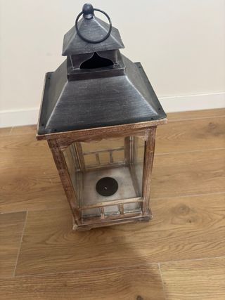 Lanterna in legno e metallo media