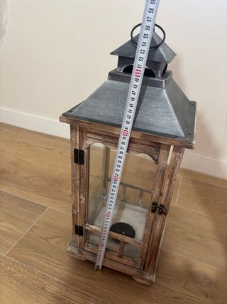 Lanterna in legno e metallo media