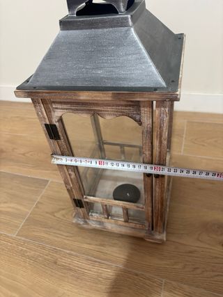 Lanterna in legno e metallo media