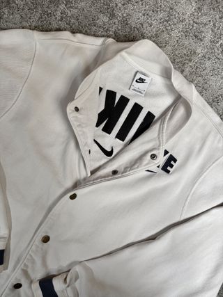 Sudadera Nike Varsity Bomber Crema Talla M