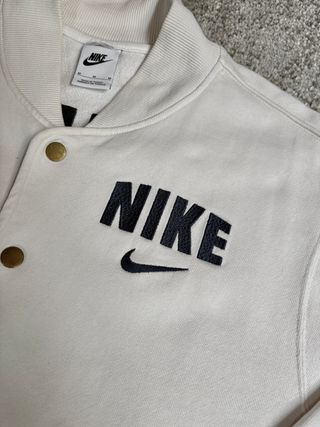Sudadera Nike Varsity Bomber Crema Talla M