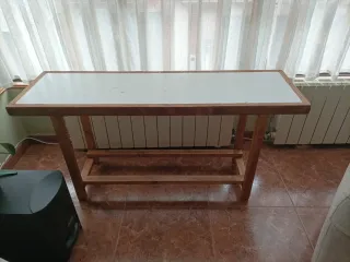 Mesa de trabajo madera y blanco