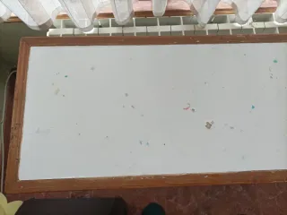 Mesa de trabajo madera y blanco