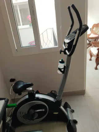 Bicicleta Estática Negra y Gris