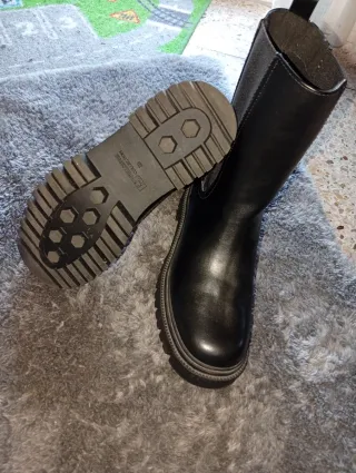 Botas negras con suela gruesa collecccion