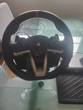 Volante Hori Xbox con pedales