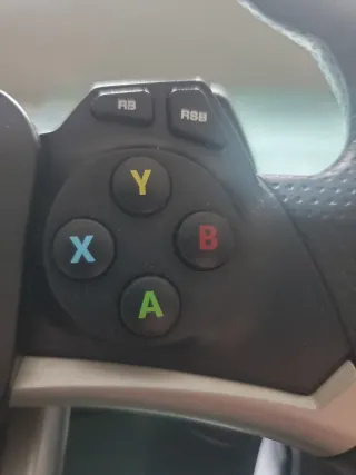 Volante Hori Xbox con pedales