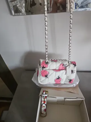 Bolso Coach con fresas