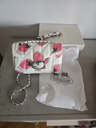 Bolso Coach con fresas