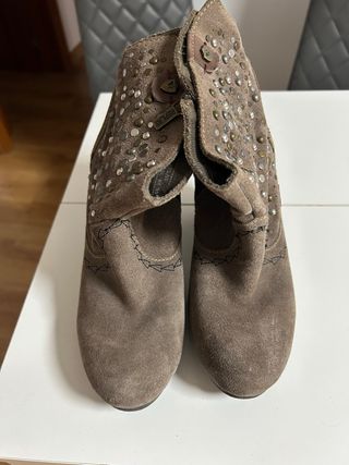 Botines Replay tachas marrones y plateadas