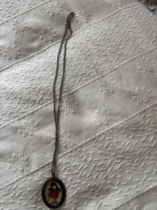 Collar largo con muñeca