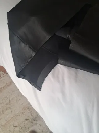 Falda de piel negra Talla 42