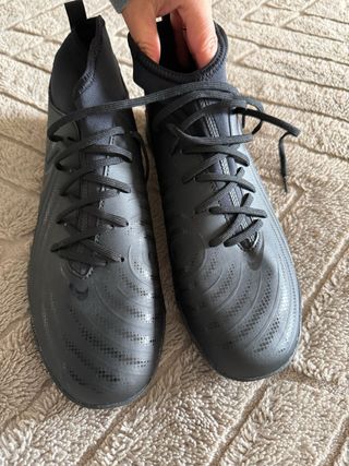 Botines de fútbol Nike negros