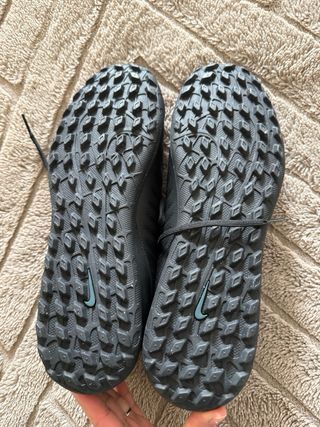 Botines de fútbol Nike negros