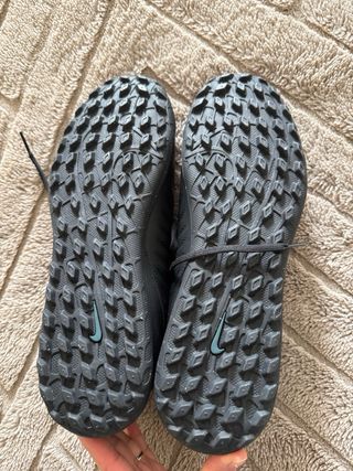 Botines de fútbol Nike negros