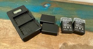 Cargador y 4 Baterías EN-EL25