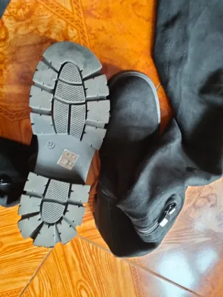 Botas negras con cordones