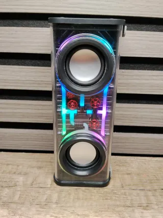 Altavoz con luz RGB