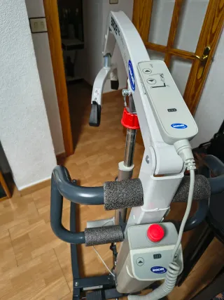 Grúa personas nueva con arnés.